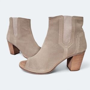 Toms Tan Suede Ankle Boots Size 8.5 Heeled Booties Perforated Peep Toe Fall